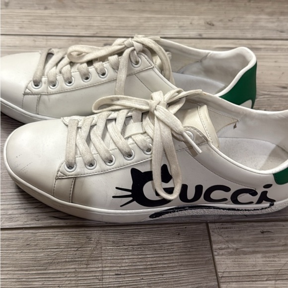 Gucci Shoes - White Sneakers with Black Logo